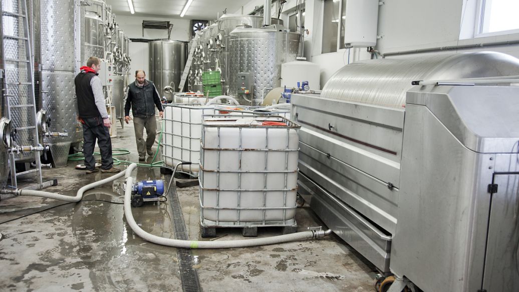 化學(xué)工業(yè)清洗起泡怎么辦？哪種消泡劑可以消除泡沫？