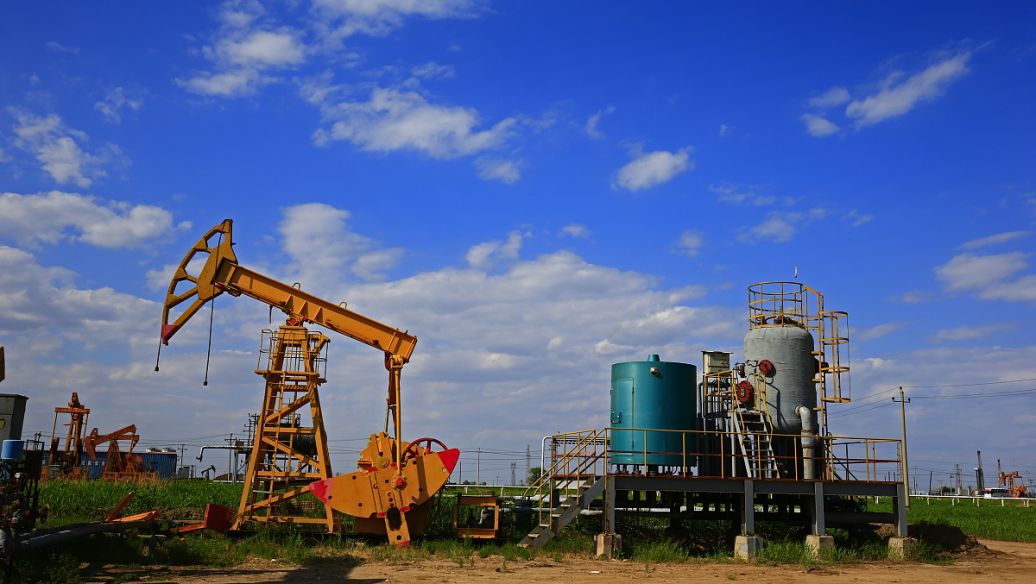 油田助排劑起泡沫，看來少不了油田助排劑消泡劑了！